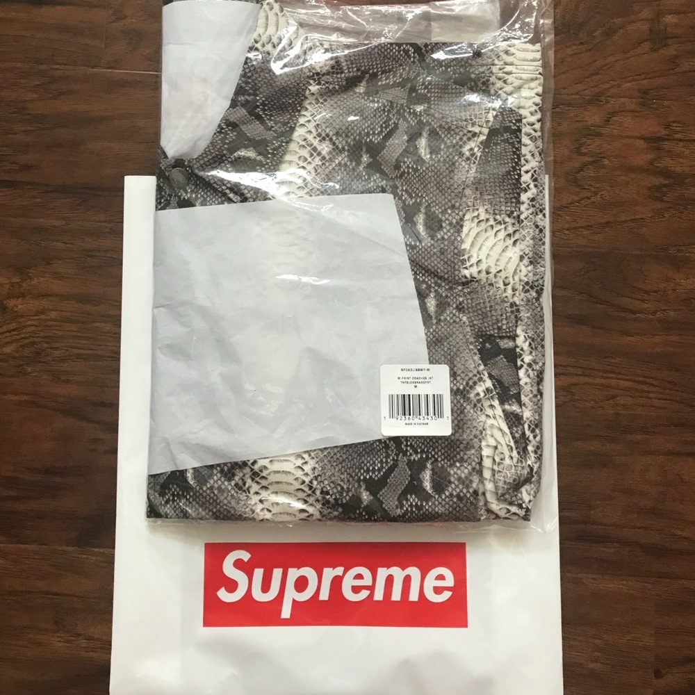 black supreme® x the north face coaches jacket - Picture 2 of 3